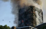 Un incendie ravage une tour d'habitation, le 14 juin 2017 à Londres