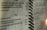 Un menu transcrit en braille, le 13 septembre 2016 à Toulouse, en France