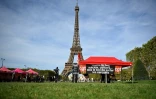 Le campement des syndicats de pompiers installé au pied de la tour Eiffel à Paris, le 27 septembre 2026