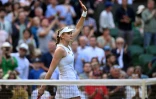 Elena Rybakina victorieuse de la Française Alizé Cornet à Wimbledon, le 6 juillet 2023