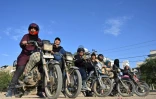 Des femmes du groupe "Rowdy Riders" apprennent Ă conduire une moto, le 5 mars 2024 Ă Karachi, au Pakistan