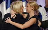 Marine Le Pen et Marion Maréchal-Le Pen lors d'un meeting le 10 décembre 2015 à Paris