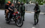 Interrogatoire pendant les violences dans le quartier de la Cota 905 à Caracas le 8 juillet 2021