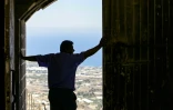 Younes Dayoub, gardien de la citadelle Al-Marqab, le 25 juillet 2022 près de Banias, dans l'ouest de la Syrie 