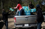Distribution d'eau Ă Jackson, dans le Mississippi, le 24 mars 2022