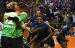 Les handballeuses françaises qualifiées pour les demi-finales devant l'Espagne, le 16 août 2016 lors des Jeux de Rio
