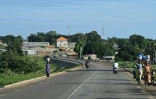 L'entrée de la ville de Bouna, dans le nord-est de la Côte d'Ivoire, le 12 octobre 2025
