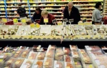 Rayon charcuterie dans un supermarché à Faches-Thumesnil, dans le nord de la France, le 27 juin 2014 