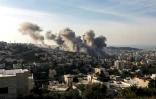 Des colonnes de fumée se dégagent du camp de réfugiés de Jénine lors d'une opération militaire israélienne, le 2 février 2025 à Jénine, dans le nord de la Cisjordanie occupée  