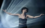 La chanteuse française Barbara Pravi interprète la chanson "Voilà" lors de la finale de l'Eurovision, le 22 mai 2021 à Rotterdam, aux Pays-Bas