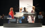 Des mannequins présentent les créations du couturier japonais Yoshiki lors de la présentation de la première collection YOSHIKIMONO, le 17 octobre 2015 à Tokyo