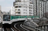 Une ligne de métro à Paris, le 21 février 2013