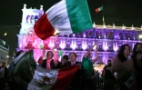 Des partisans du nouveau président mexicain élu Andres Manuel Lopez Obrador fêtent sa victoire à la présidentielle, le 1er juillet 2018 à Mexico