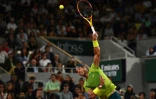 Rafael Nadal au service contre Alexander Zverev à Roland-Garros, le 3 juin 2022 