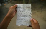 La lettre à la mer d'une femme britannique Bethany Wright et son compagnon Zac Marriner, retrouvée par un pêcheur de Gaza, Jihad al-Soltan, le 22 août 2017