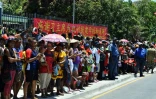 La foule réunie pour accueillir le président chinois Xi Jinping à Port Moresby le 17 novembre 2018