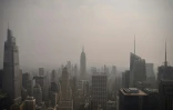 Le quartier de Manhattan à New York envahi par les fumées provenant d'incendies faisant rage au Canada, le 30 juin 2023