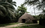 Une maison traditionnelle au musée vivant de Bujumbura, le 14 mars 2022 au Burundi