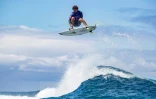 Le surfeur brésilien Yago Dora à Teahupoo à Tahiti, le 24 août 2019