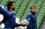 L'ailier français Yohann Huget (g) et le demi de mêlée Baptiste Serin, à la séance d'entraînement au stade Aviva à Dublin, à la veille du match Irlande-France