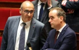 Le ministre de l'Intérieur Laurent Nuñez à gauche et à droite le Premier ministre Sébastien Lecornu à l'Assemblée nationale à Paris le 7 octobre 2026