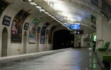 Métro vide après le couvre-feu décrété à Paris le 17 octobre 2020
