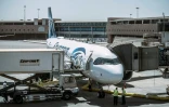 Un avion Airbus A320neo d'EgyptAir sur le tarmac de l'aéroport international du Caire le 18 juin 2020