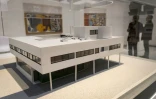 Cent-trente ?uvres provenant de la fondation Le Corbusier dialoguent dans un face-à-face didactique avec des photos de ses créations architecturales