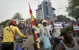 Des partisans d'Assimi Goïta se rassemblent sur la place de l'Indépendance à Bamako, le 28 mai 2021