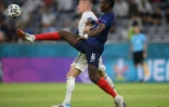Le milieu français Paul Pogba à la lutte avec le milieu allemand Toni Kroos lors du match de l'Euro France-Allemagne le 15 juin 2021 à Munich