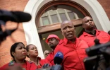 Julius Malema, leader des Combattants pour la liberté économique (EFF, opposition) à l'extérieur du parlement le 15 février 2018