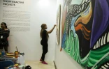 L'artiste nigériane Queen Nwaneri pendant la foire internationale Art X à Lagos, le 4 novembre 2017 au Nigeria