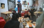 Des clients déjeunent dans un restaurant à Pékin, le 20 octobre 2025