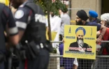Des Sikhs manifestent devant le consulat indien à Toronto, le 8 juillet 2023 au Canada