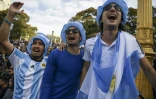 Les supporteurs argentins enthousiastes à Buenos Aires lors de la qualification de leur équipe en 8e de finale du Mondial le 26 juin 2018