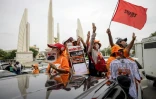Des soutiens du parti progressiste Move Forward effectuent le salut à trois doigts, symbole du mouvement pro-démocratie, lors d'une manifestation à Bangkok, le 16 juillet 2023