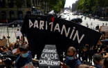 Des féministes protestent contre la nomination de Gérald Darmanin et d'Éric Dupond-Moretti devant la Madeleine à Paris le 7 juillet 2020