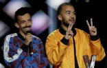 Le duo de rappeurs Bigflo et Oli décroche le titre de meilleurs artistes masculins de l'année aux Victoires de la musique, le 8 février 2019 à Boulogne-Billancourt, près de Paris