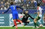 Antoine Griezmann inscrit le 3e but des Bleus contre la Bulgarie en qualification pour le Mondial-2018 à Saint-Denis, le 26 october 2016 