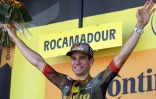 La joie du Belge Wout van Aert, vainqueur du contre-la-montre de la 20e étape du Tour de France, entre Lacapelle-Marival et Rocamadour, le 23 juillet 2022