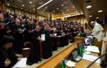 Le pape François face aux cardinaux et évêques lors d'un sommet contre les agressions sexuelles commis sur des enfants par des prêtres au Vatican le 23 février 2019