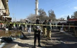 Les forces de sécurité pakistanaises sécurisent le site d'une explosion qui a fait 15 morts, à Quetta, dans le sud-ouest du pays, le 13 janvier 2016