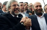 Les journalistes Can Dundar et Erdem Gul à leur arrivée au tribunal le 25 mars 2016 à Istanbul
