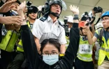 Affrontements entre policiers et manifestants dans un centre commercial de Hong Kong, le 14 juillet 2019