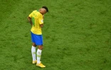 L'attaquant brésilien Neymar dépité après la défaite face aux Belges, à Kazan, le 6 juillet 2018