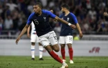 La joie de Kylian Mbappé après avoir signé l'égalisation pour les Bleus face aux Etats-Unis en match amical au Parc OL, le 9 juin 2018