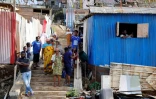 Des Mahorais en marge de la visite d'Emmanuel Macron sur l'île après le passage du cyclone Chido, le 19 décembre 2024