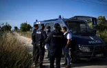 Des enquêteurs de la police judiciaire portugaise le 3 juin 2025 à Lagos, dans la région de l'Algarve, au Portugal, où de nouvelles investigations vont être menées 18 ans après la disparition de Maddie McCann
