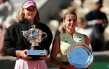La Russe Mirra Andreeva (g) gagnante de Roland-Garros et la finaliste, la Polonaise Maja Chwalinska, le 6 juin 2026