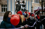 Des femmes russes manifestent en soutien à l'épouse de l'opposant emprisonné Alexeï Navalny à l'occasion de la Saint-Valentin, le 14 février 2021 à Saint-Pétersbourg